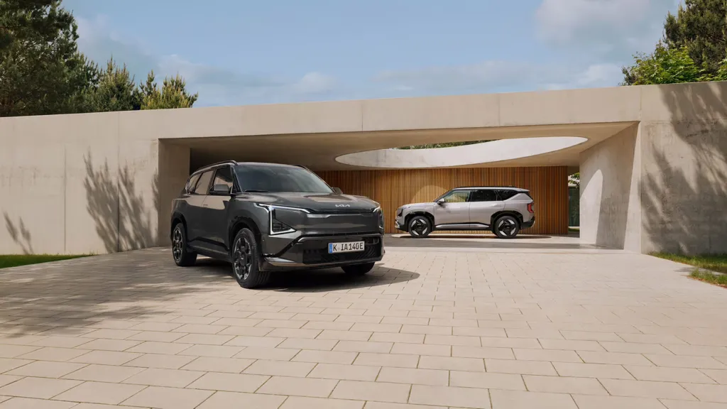 kia-EV5-GTL-BL-MY26-NA-Beauty-DoublePackshot-72dpi-rgb.jpg