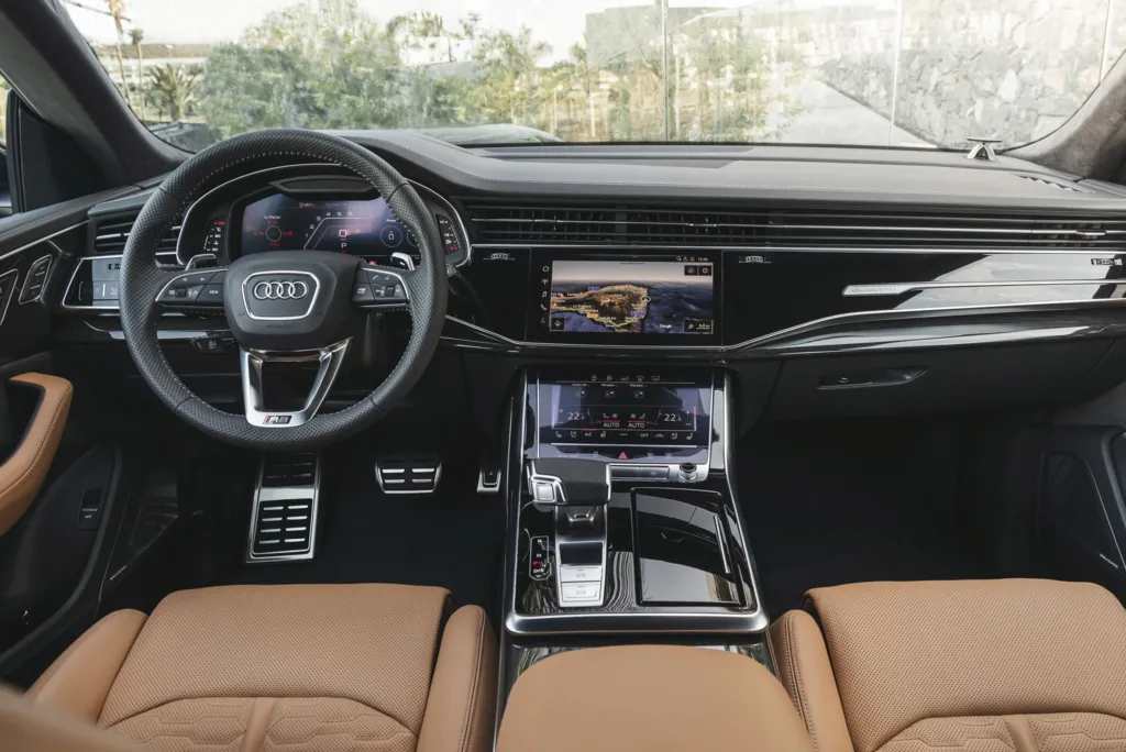 Audi RS Q8 interiér