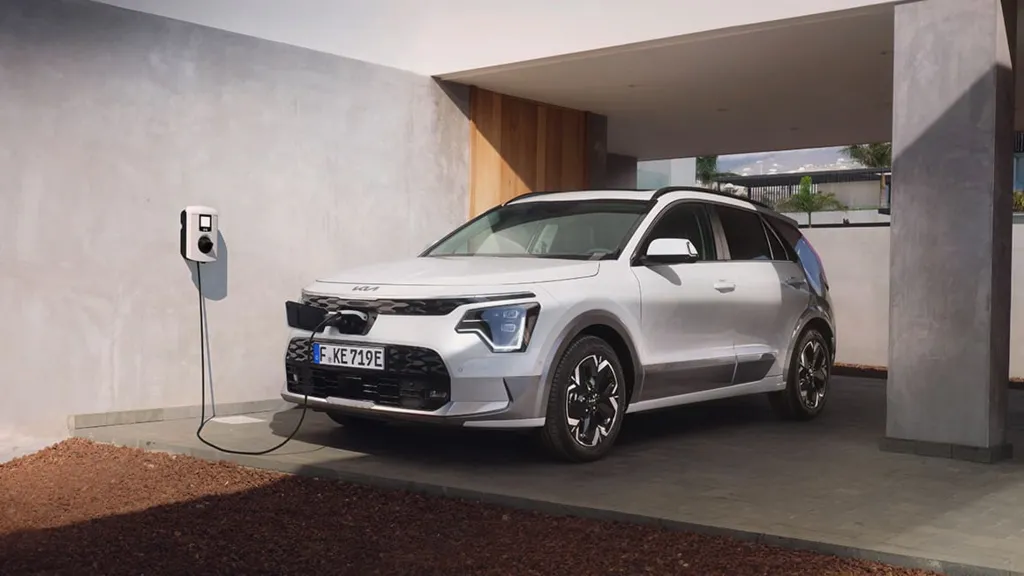 kia-niro-ev-my23-homecharging.jpeg