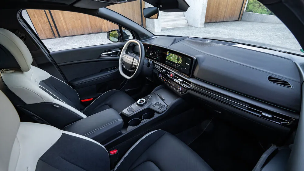 kia-new-sportage-gtline-my26-lunar-silver-interior-digital-1920x1080-004.jpg