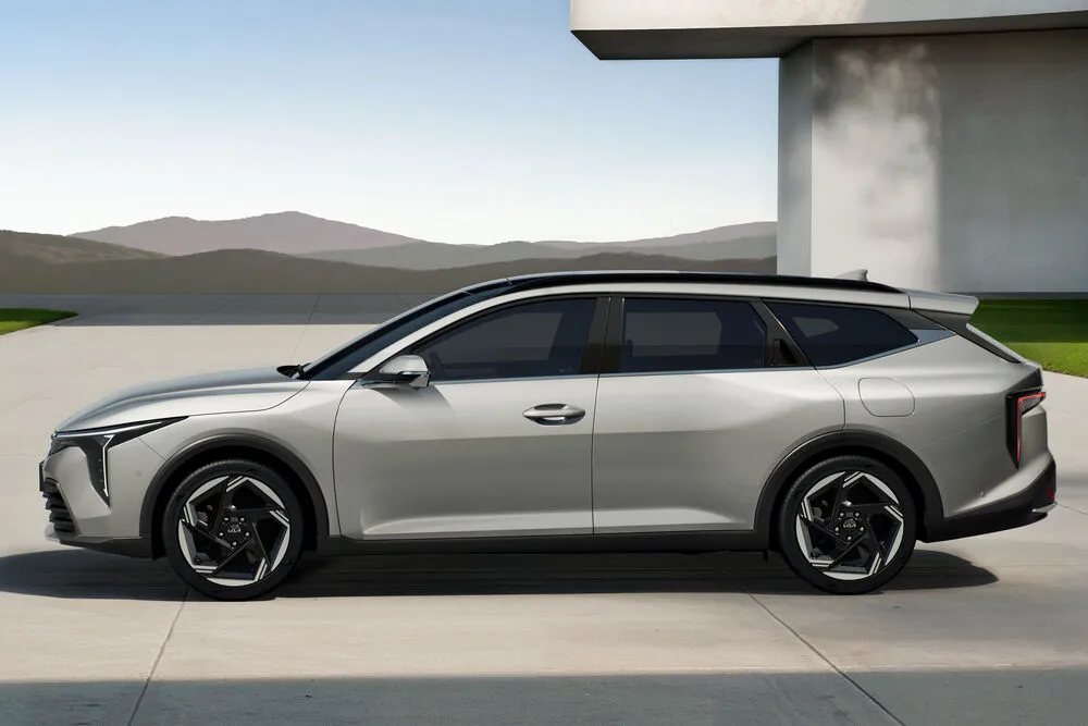 kia-k4-wgn-ext-print-3600x2400-03.jpg