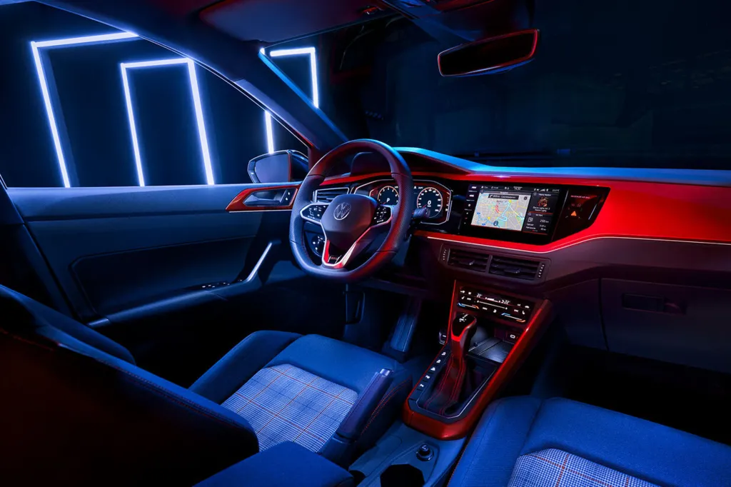 po4877-polo-gti-interior-cockpit-10-6.jpg