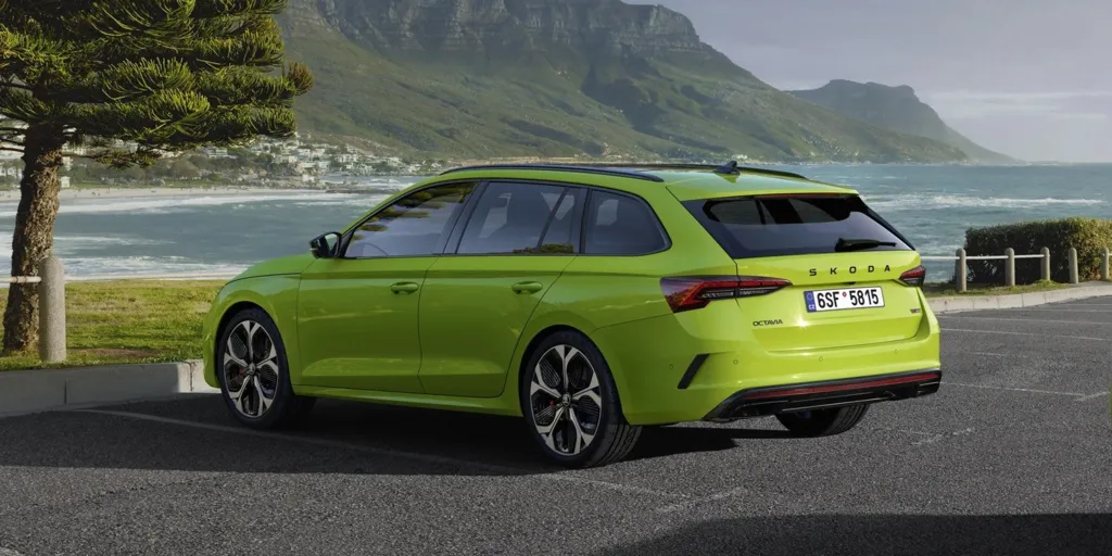 octavia_combi_rs3-ezgif.com-webp-to-jpg-converter.jpg