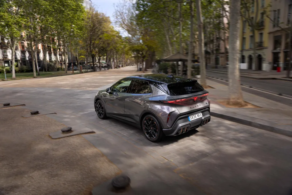 011_New-CUPRA-Raval-takes-to-the-streets-with-rebellious-electric-urban-spirit__HQ.jpg