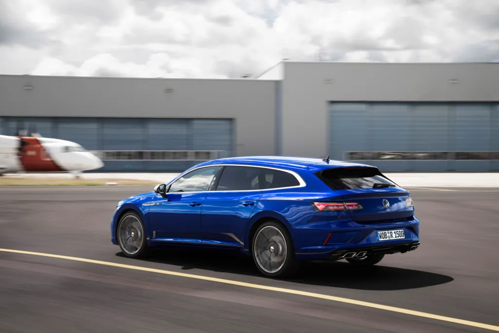 novy-volkswagen-arteon-ma-ceske-ceny-zaklad-prijde-na-851-900-kc-id4140_04.jpg