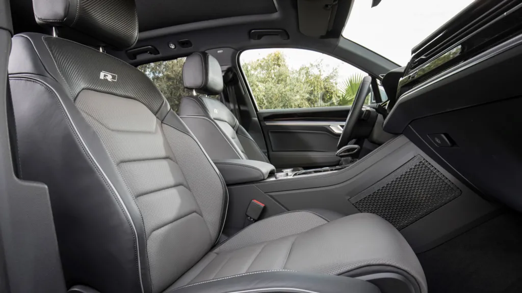 VW-Touareg-interier.jpg