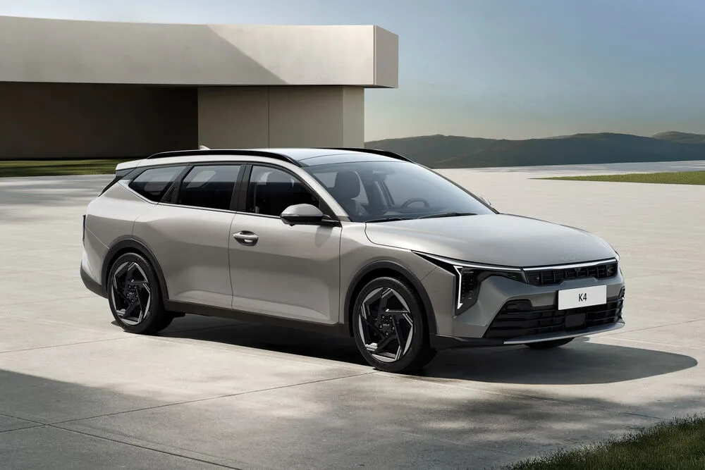 kia-k4-wgn-ext-print-3600x2400-01.jpg
