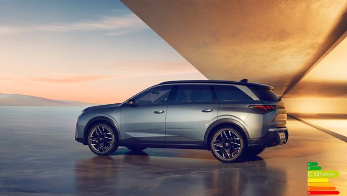 PEUGEOT_E_5008_SHOWROOM_HYBRID_D_2030x1146