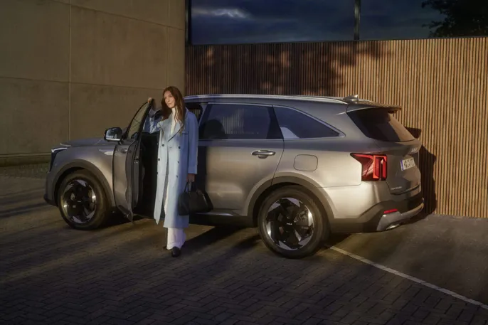 kia-sorento-my25-hev-highlight-outdoor-side-talent