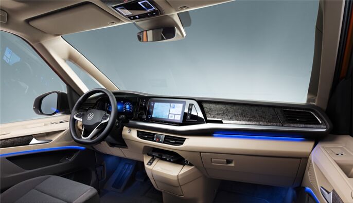 2022-Volkswagen-T7-Multivan-plug-in-hybrid-iu04