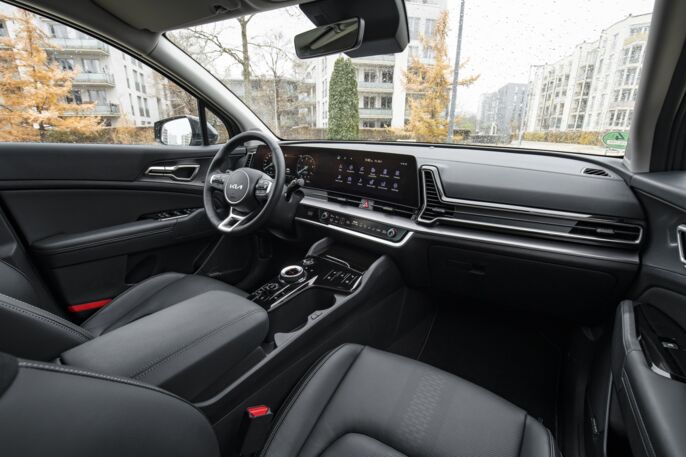 KiaSportageNQ5_2022_interier_HEV_Base-Line (2)-min