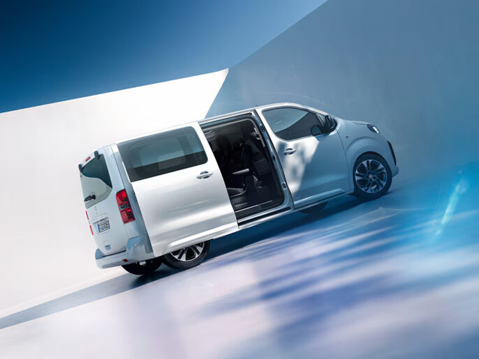 opel-zafira-life-my2023-ice-partials-highlights-doors-4x3