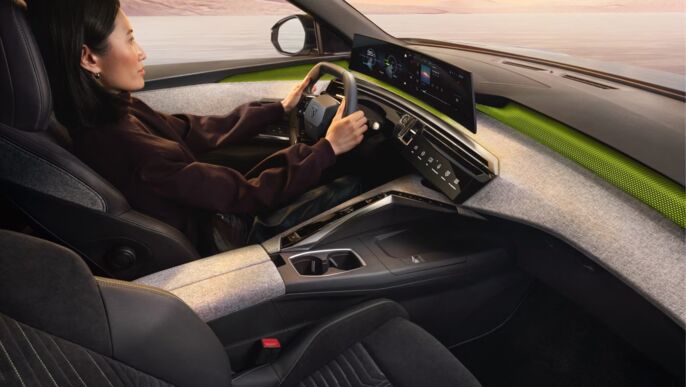 PEUGEOT_E_5008_SHOWROOM_EMOTION4_D_2030x1146-ezgif.com-avif-to-jpg-converter