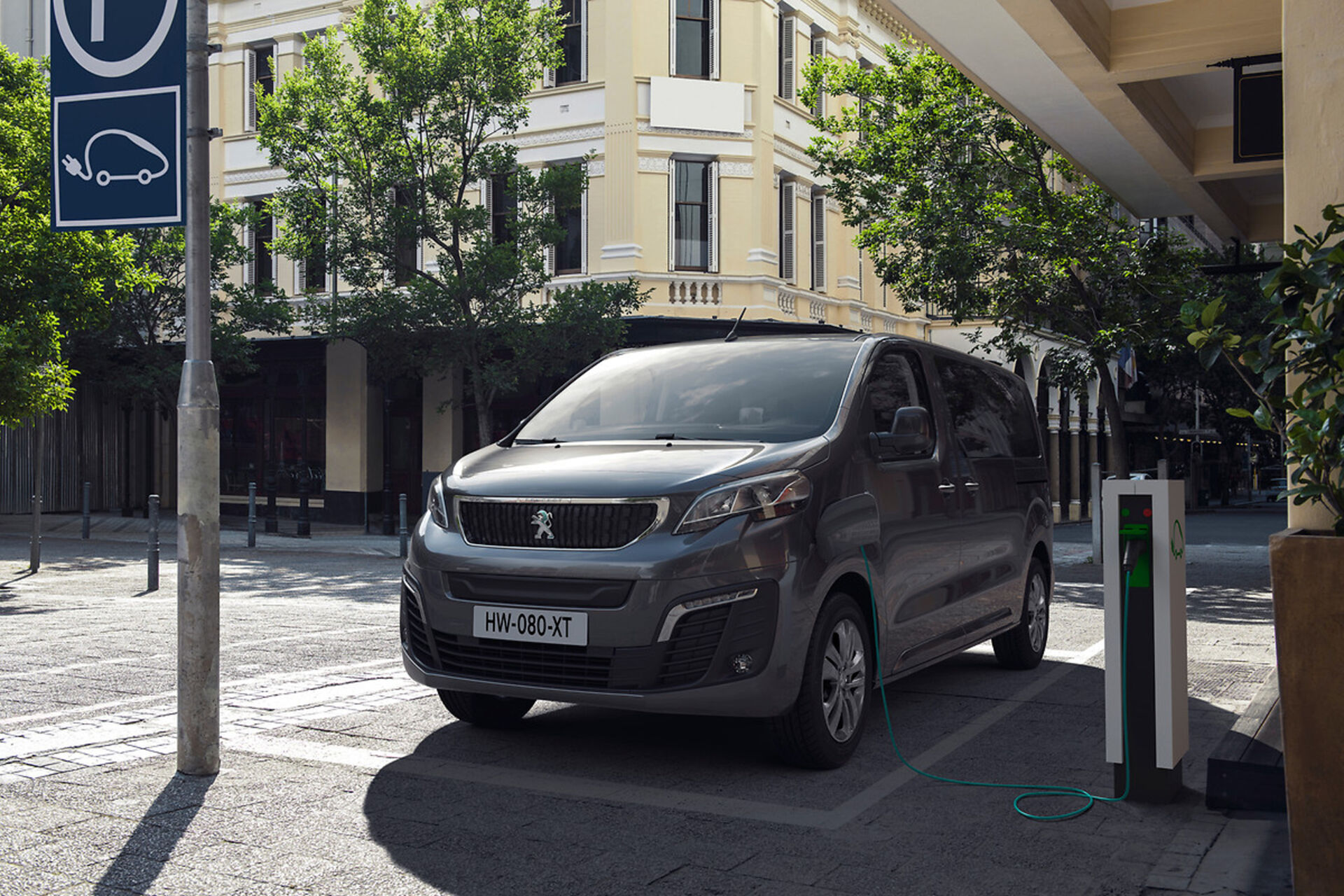 Peugeot-eTraveller-2020-8-nabíjení-dobíjení.jpg