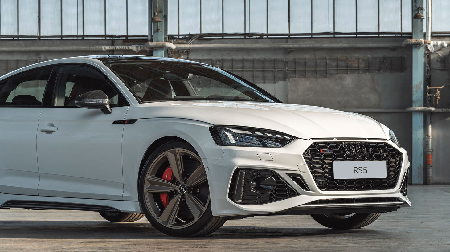 audi-rs-5-sportback-weiss-front.jpg