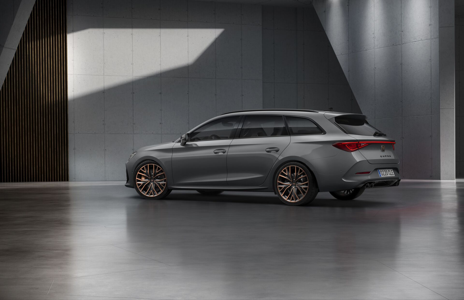 CUPRA-Leon-Sportstourer_05_HQ-min.jpg