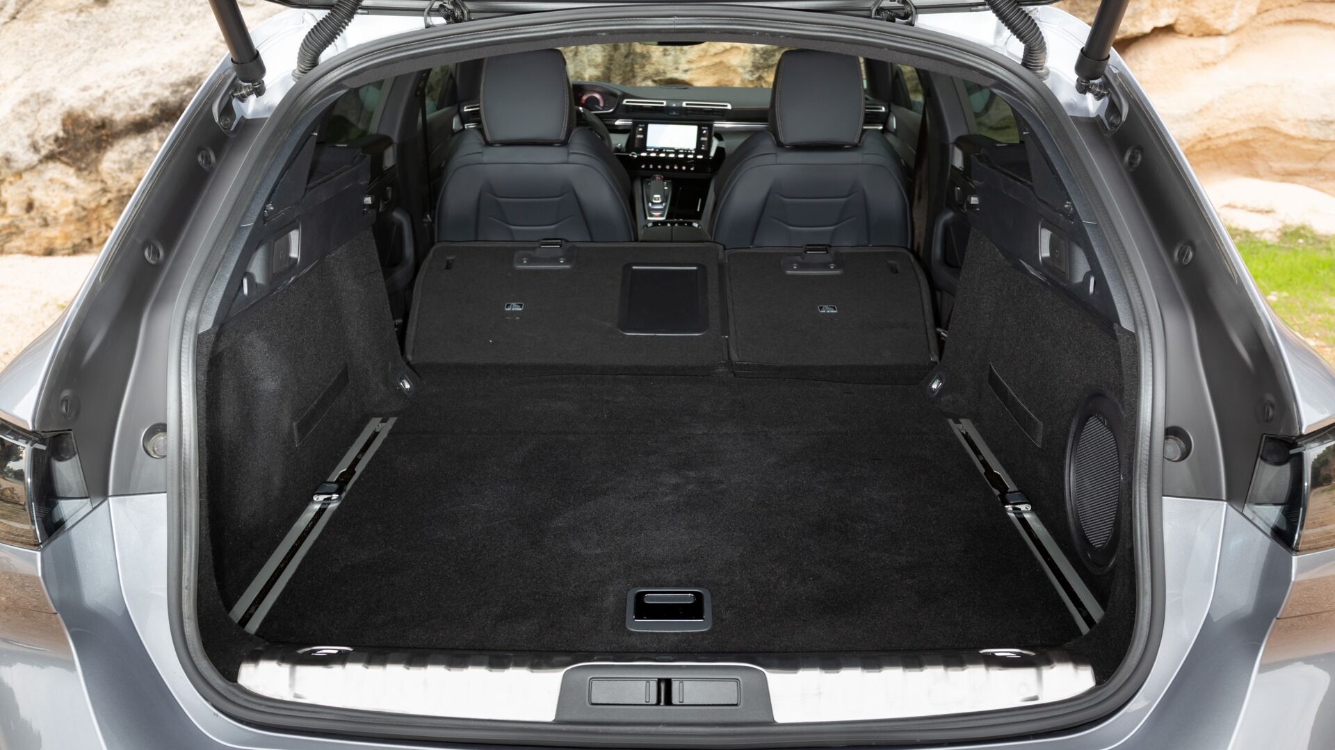 Peugeot-508SW-kufr.jpg