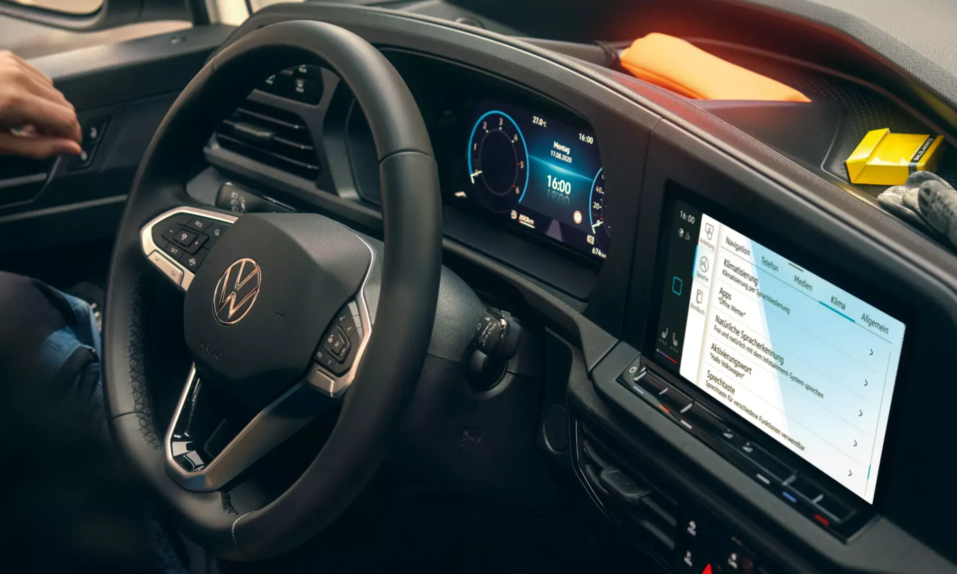 cdc0885-vw-caddy-cargo-innovision-cockpit.webp